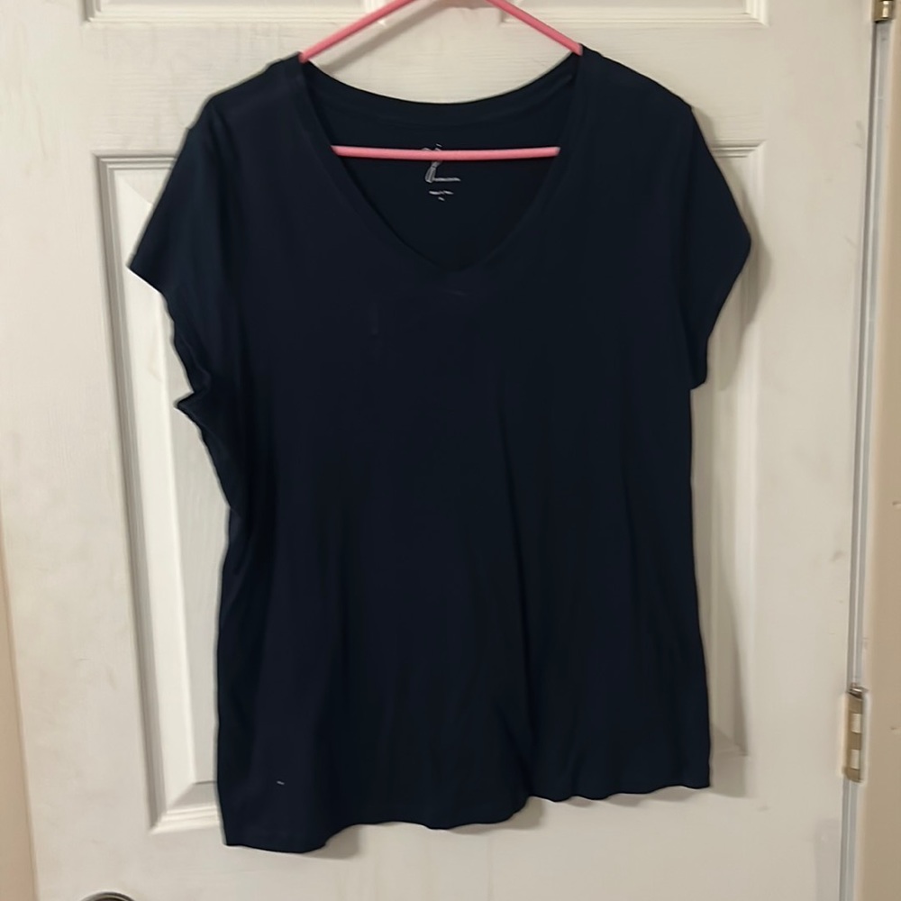 Pullover V-neck tee. Navy blue Size XL 100% Pima cotton
